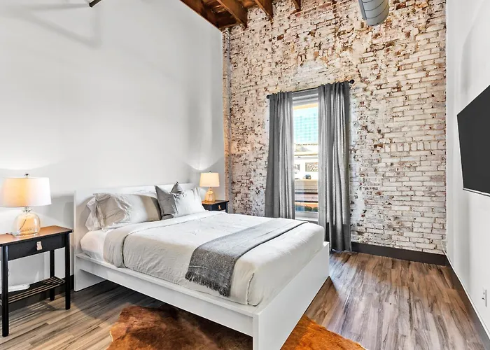 Brick & Bed, Riverfront Lofts, Pc 206