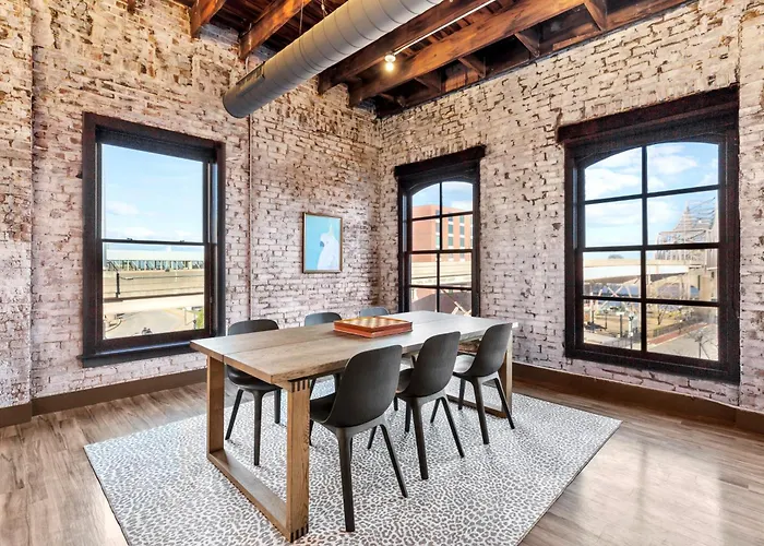 Brick & Bed, Riverfront Lofts, Pc 206