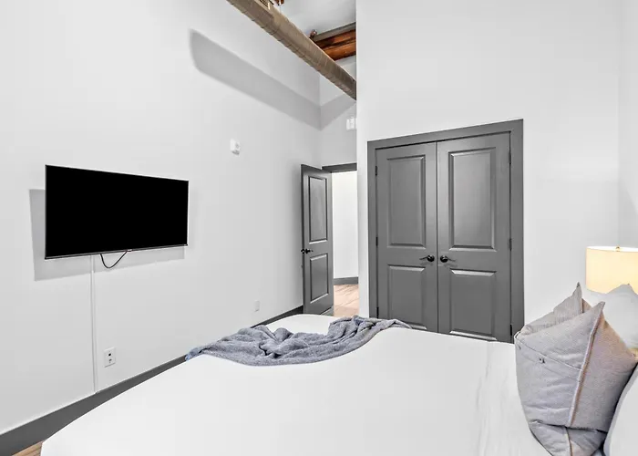Brick & Bed Riverfront Lofts, Pc 104