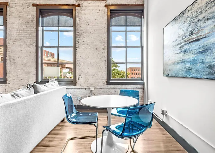 Brick & Bed Riverfront Lofts, Pc 104