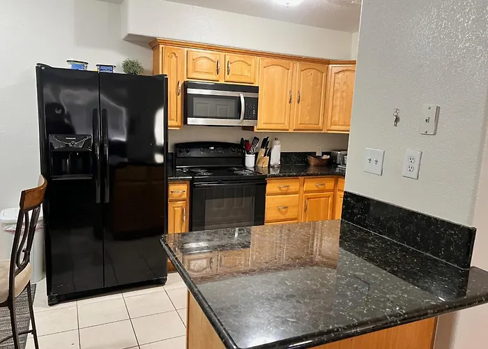 Peaceful 2Bed,1Bath Condo With Free Parking All Yours To Enjoy