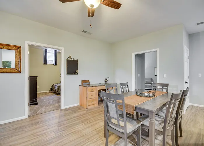 Pet-Friendly Downtown Fulton Apt W/ Smart Tv!