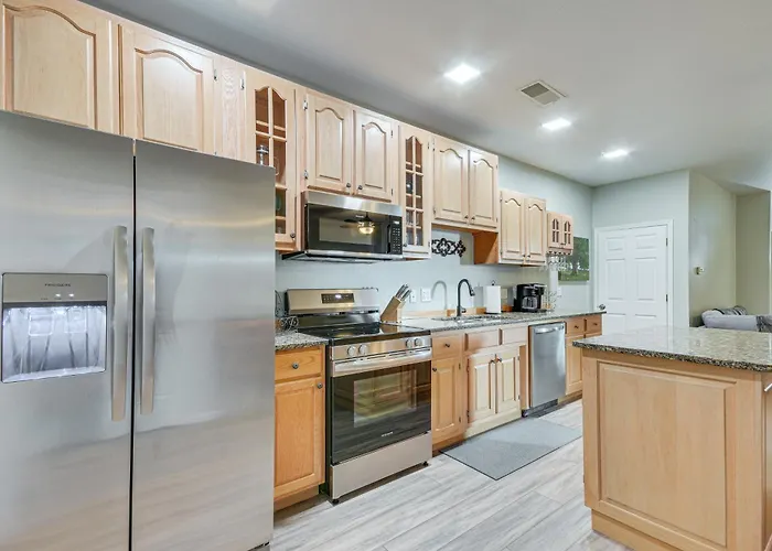 Pet-Friendly Downtown Fulton Apt W/ Smart Tv!