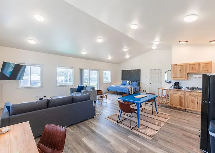 #Stayinmydistrict Oceanview Studio Loft