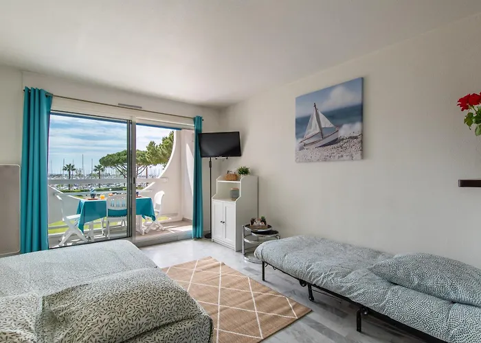 Spacieux Studio Cabine-Parking Gratuit-Clim-Proche Centre & Mer-Vue Port Lgm
