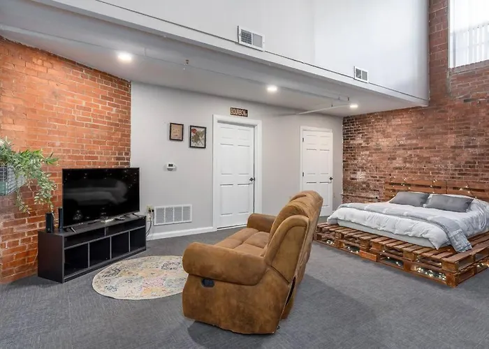 Unique And Charming Downtown Apt