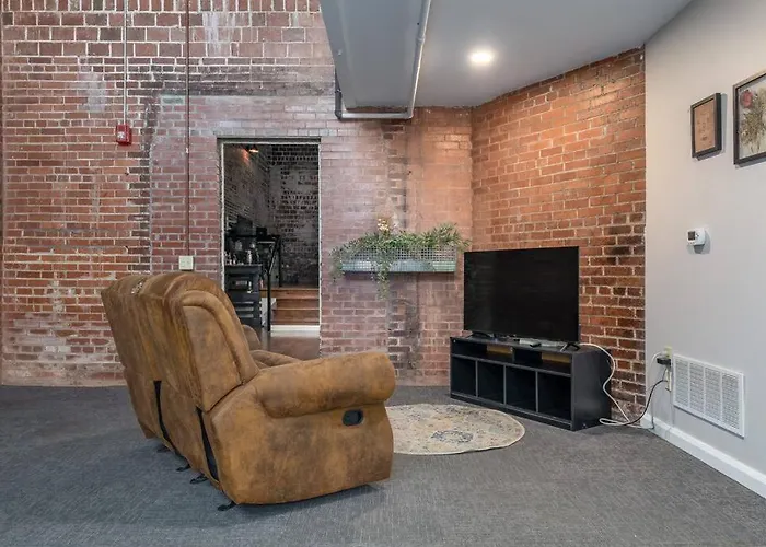 Unique And Charming Downtown Apt