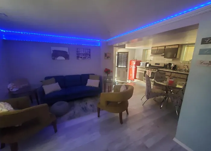 Lovely 2 Bedroom Apartment With 2 Entrance And Parking With A Fee