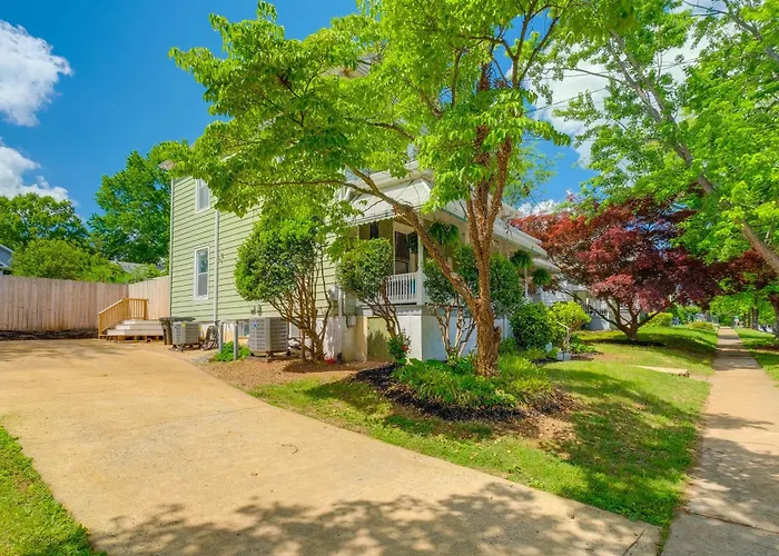 3 Mi To Liberty U: Apt W/ Full Kitchen & King Bed!