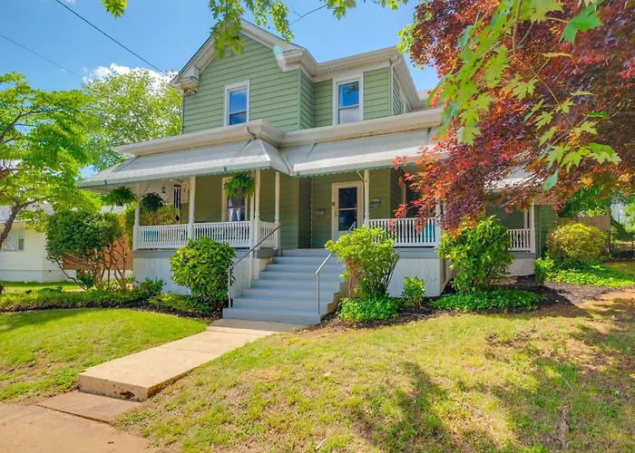 3 Mi To Liberty U: Apt W/ Full Kitchen & King Bed!