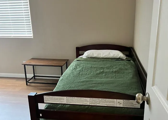 Serene 2Bed 1Bath Condo With Parking