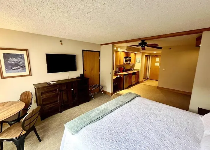 Mt Cb Mountain Side With King Bed, Hot Tub, Pool & Kitchen!