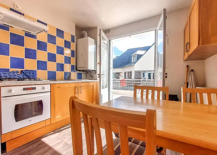 Awesome Apartment In Saint-Lunaire With Wifi