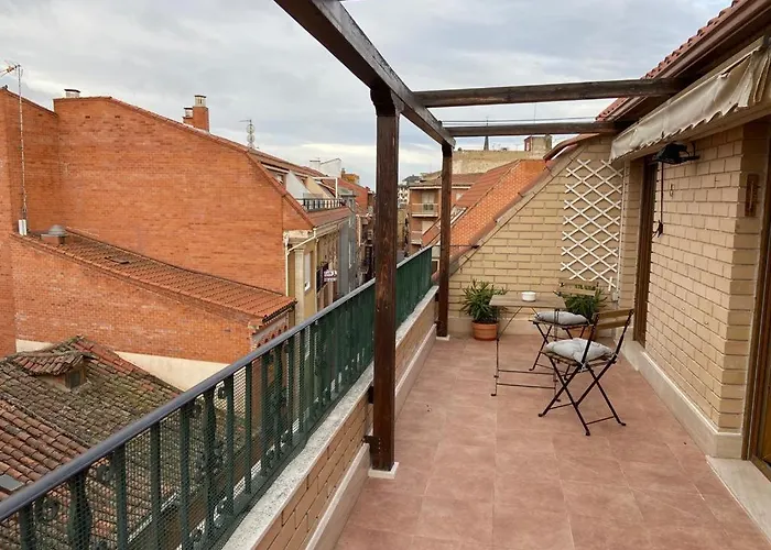 Atico Centrico Con Terraza Y Garaje