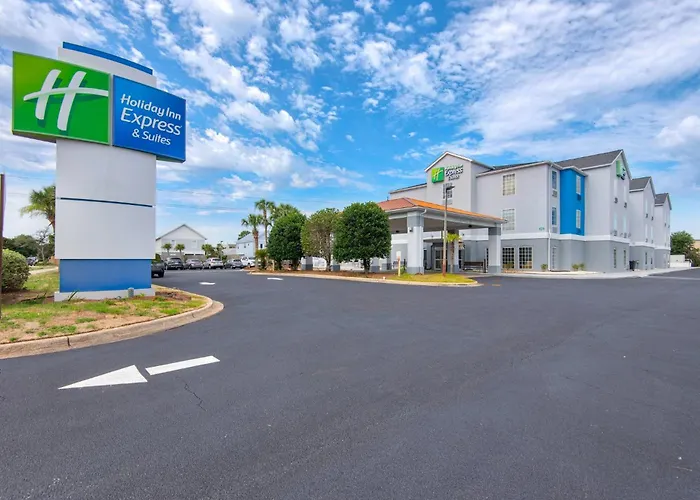 Holiday Inn Express E - Commons Mall Area By Ihg