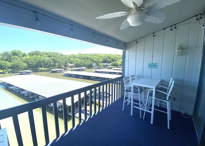 B Lakefront! Remodeled, Boat Slip, Patio Views, Pool, Boat Ramp, Wifi