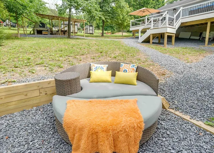 Front Royal Studio W/ Mtn Views & Brick Oven