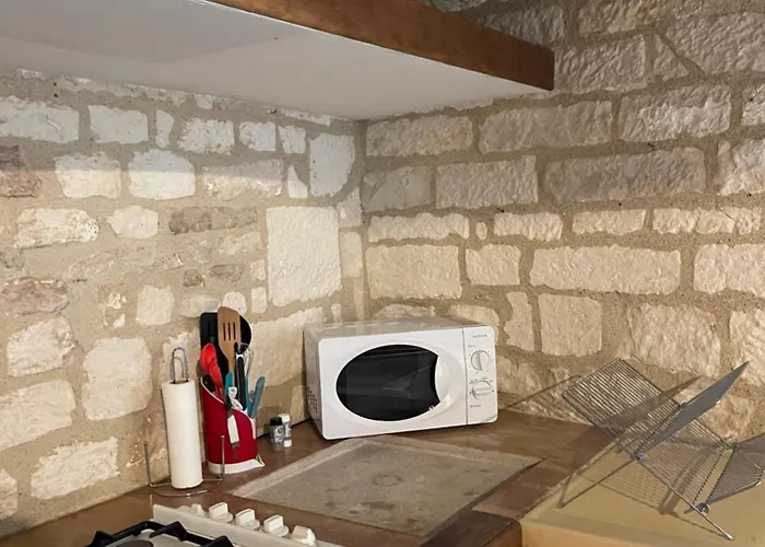 La Maison D'Alienor Les Valmurs