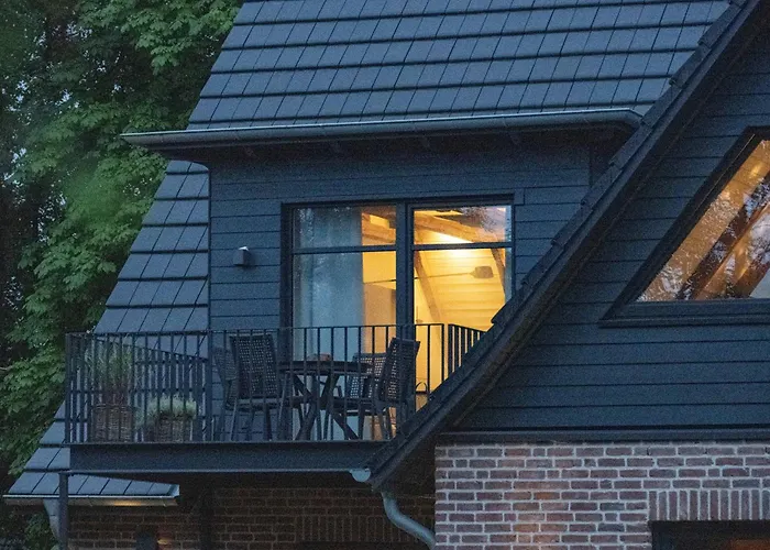 Traumhafte Ferienwohnung Am Park, Grosser Balkon, Voll Ausgestattete Kueche, Schreibtisch, Wifi, Smart Tv, Carport, Wallbox, Fahrraeder