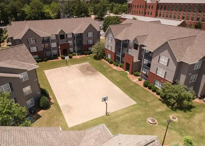 Vibrant Living Near Auburn University L 4Br 4Ba