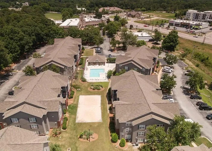 Vibrant Living Near Auburn University L 4Br 4Ba