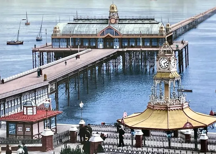 Nero View, Southend City High Street