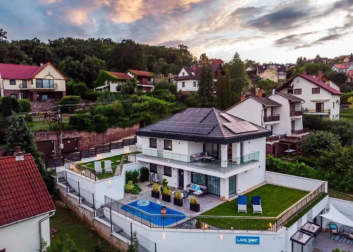 Lake Spirit Boutique Apartments
