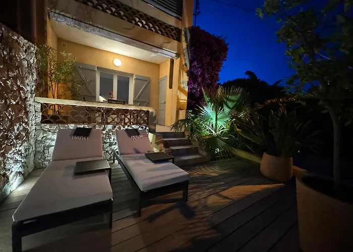 Confortable T2 Vue Mer Avec Terrasse Amenagee Et Parking Prive, Plage Et Port A Pied
