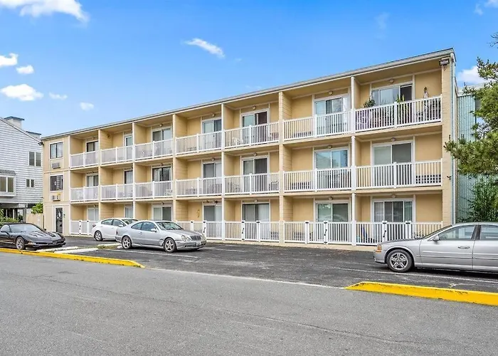 Updated Charming Studio,Steps To Beach,Outdoor Pool