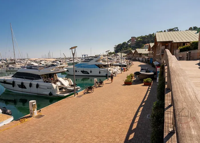Garden & Sea View - Free Beach Access And Garage - Wifi