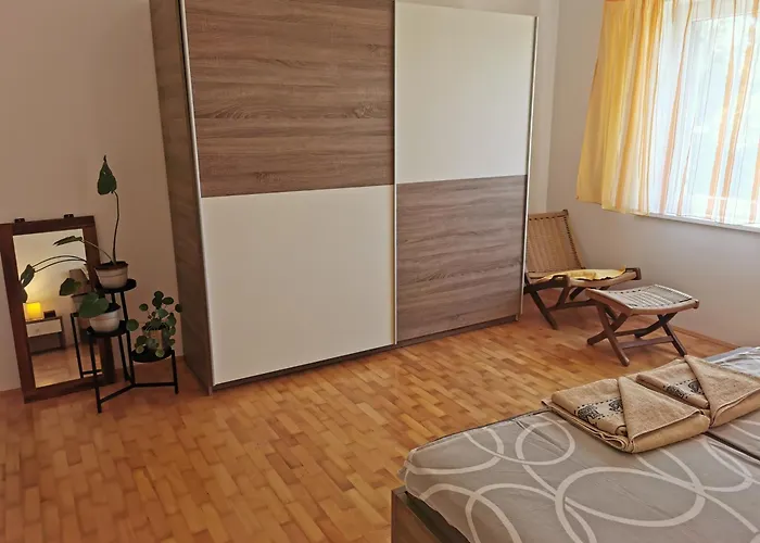 Apartment Kira - Spacious Apartment With Sea View