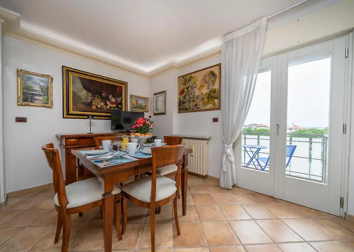 Guesthost - Relais Rosanna Stunning Lagoon-View Apartment