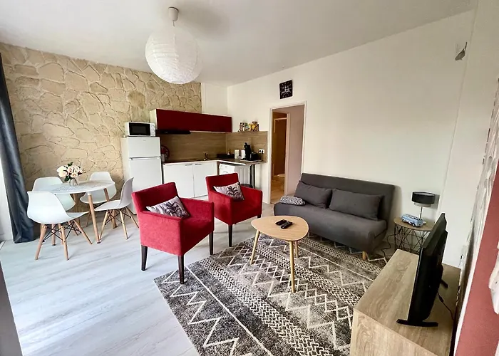 Le Clos Des Baleines Rdc Avec Jardin Et 1 Place De Parking Privee Dans Un Garage