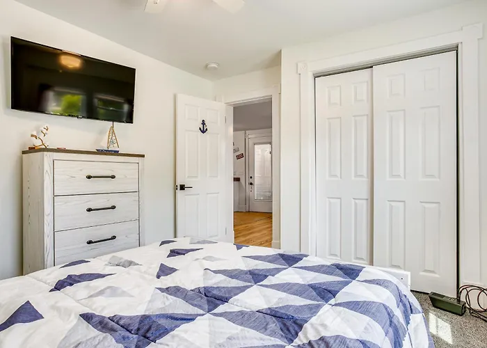 Walk To Beach: Somers Point Apartment!