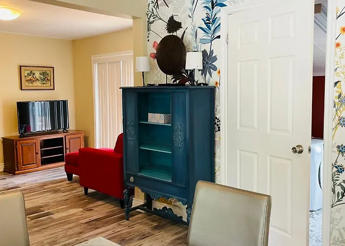 Comfortable And Convenient Apartment In Central Niagara