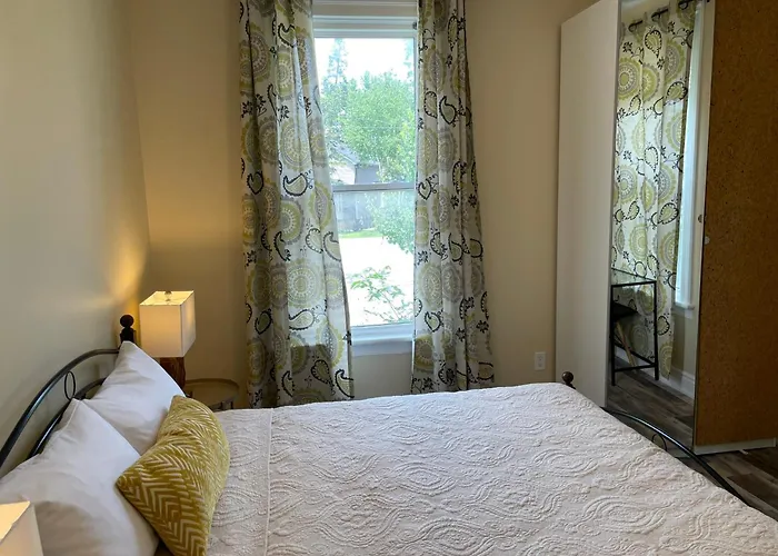 Comfortable And Convenient Apartment In Central Niagara