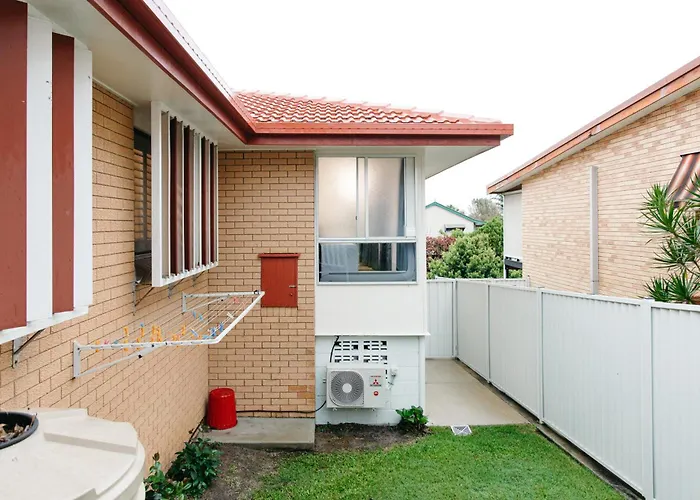 Moffat Beach Coastal Contemporary Unit A