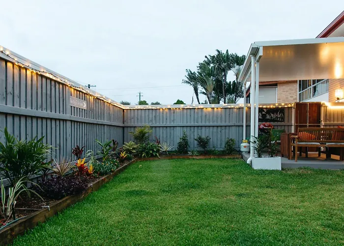 Moffat Beach Coastal Contemporary Unit B