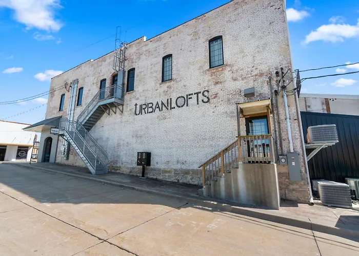 Downtown Urban Loft Above Restaurant #7