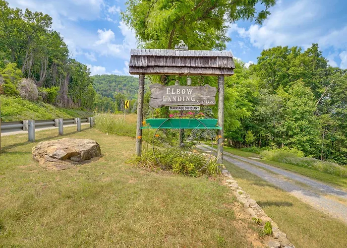 Cozy Luray Cabin W/ Views: Near Hiking Trails!