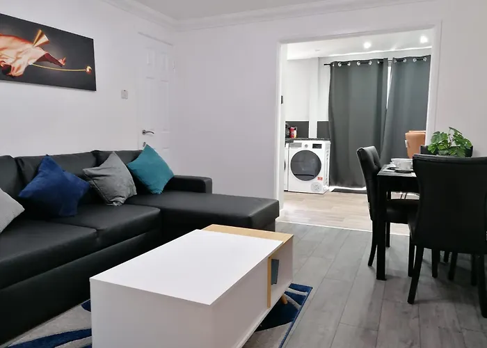 Affluent Living Property Perfect For Contractors & Individuals Free Parking