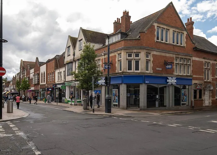 Modern 2 Bedroom Apartments Town Centre Camberley