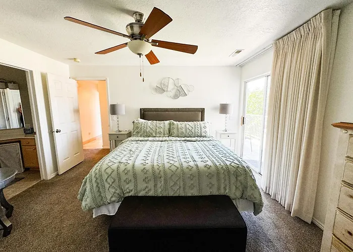 Modern Resort Condo - Pools, Courts & Scenic Views