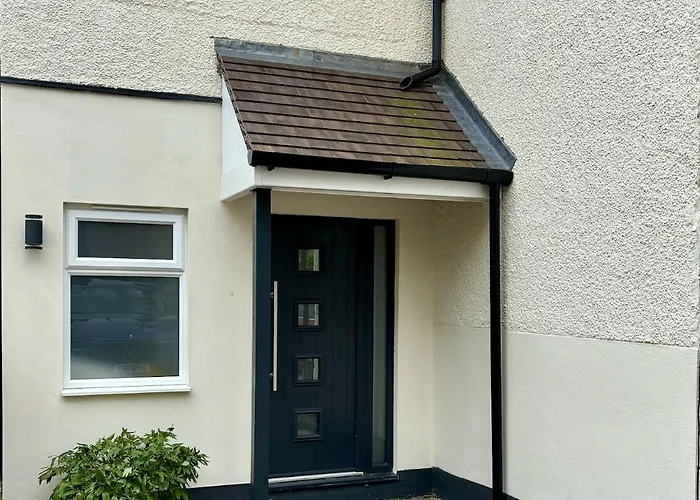 Luxury Modern Apartment With Free Private Parking