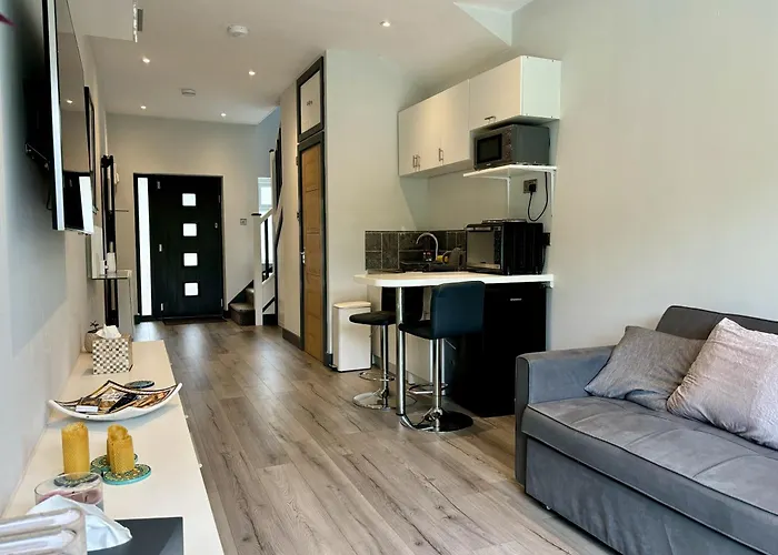 Luxury Modern Apartment With Free Private Parking