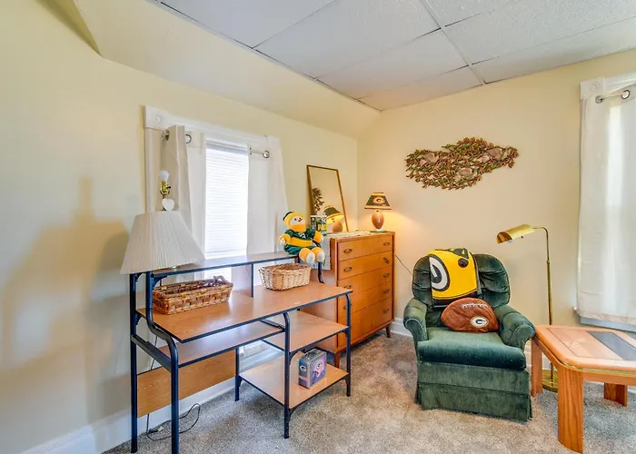 Lake Michigan Vacation Rental: 1 Block To Marina!