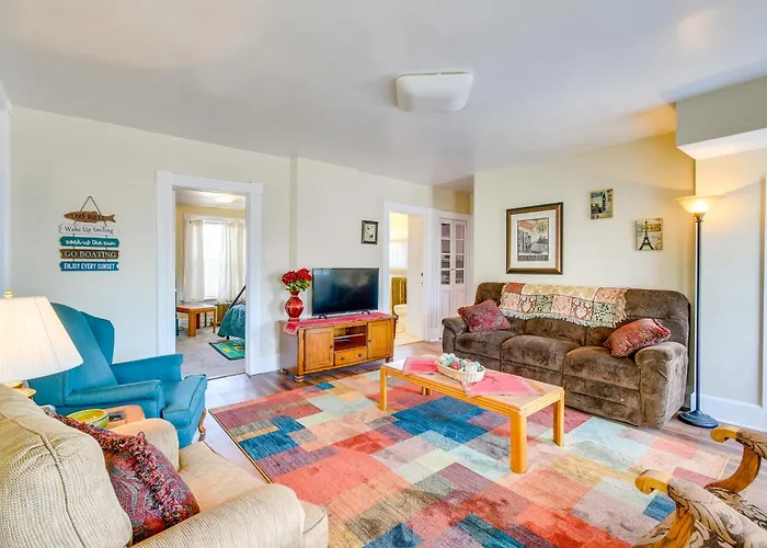 Lake Michigan Vacation Rental: 1 Block To Marina!
