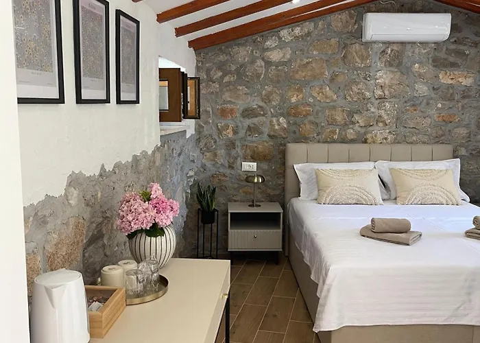 Monte Cristo Wines & Rooms