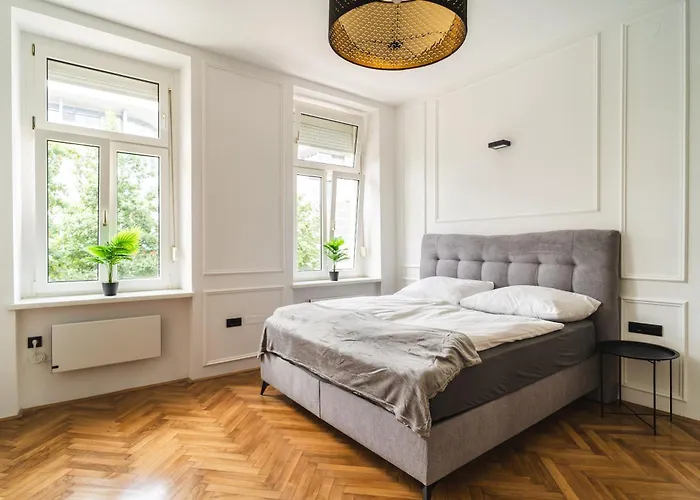 Hl Apartments
