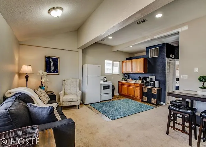 *H New!* 1 Bedroom Downtown Townhome, Newly Renovated!